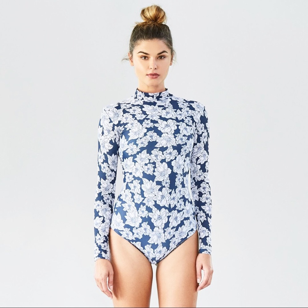 SOLD Acacia Ehukai Rash Guard Blue Magnolia Small
